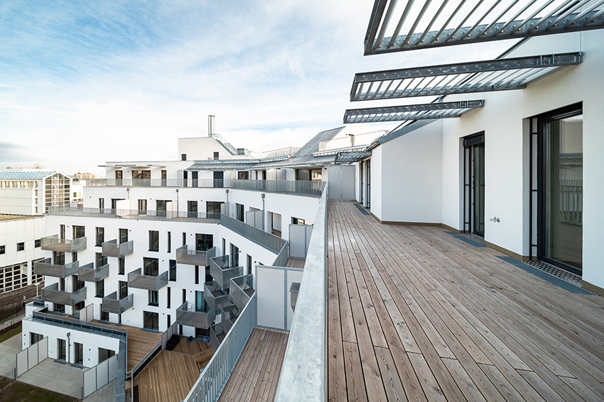 Terasové bydlení v moderním bytovém domu Althan Park ve Vídni