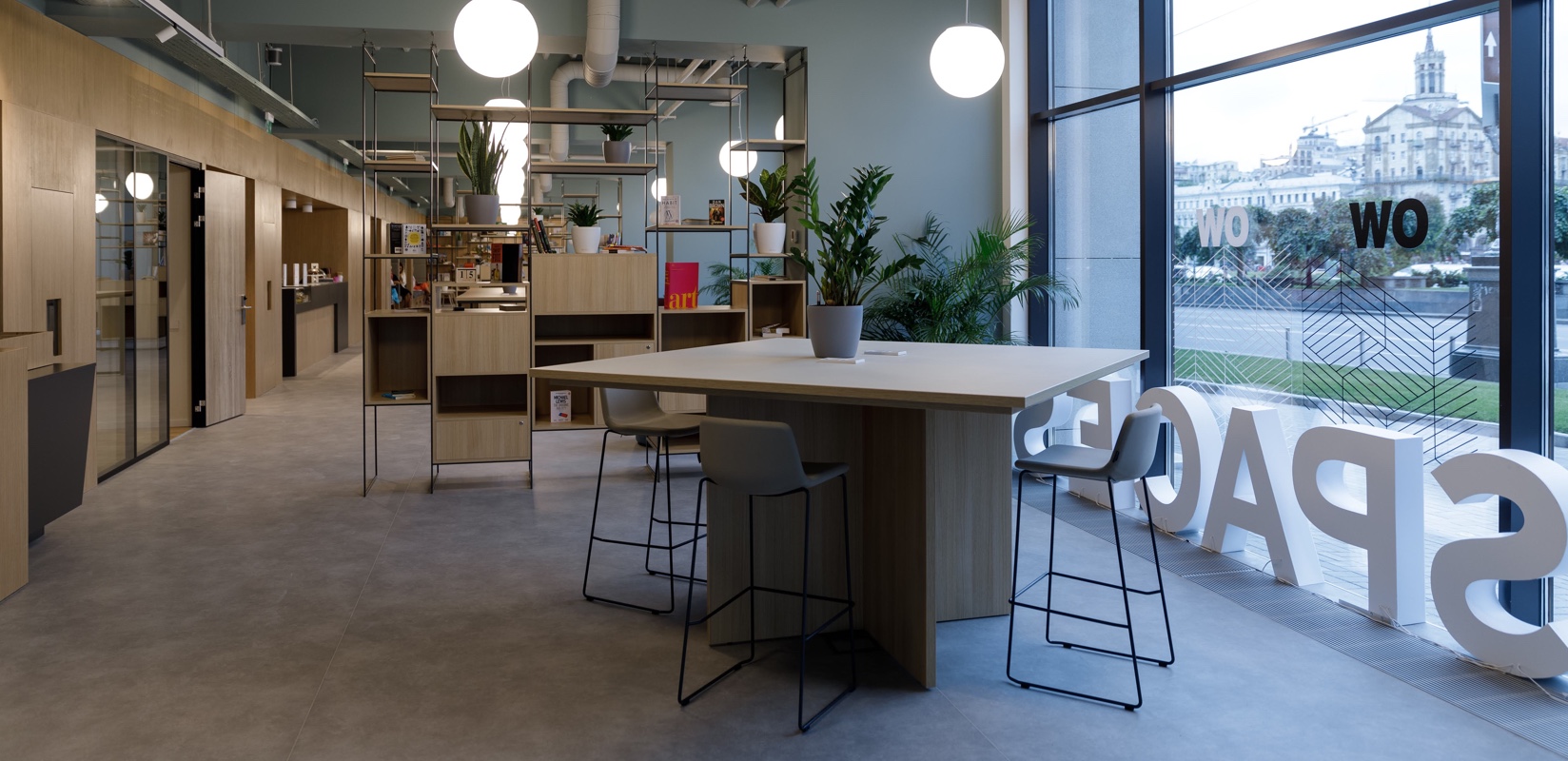 Vnitřní prostory administrativní budovy SPACES