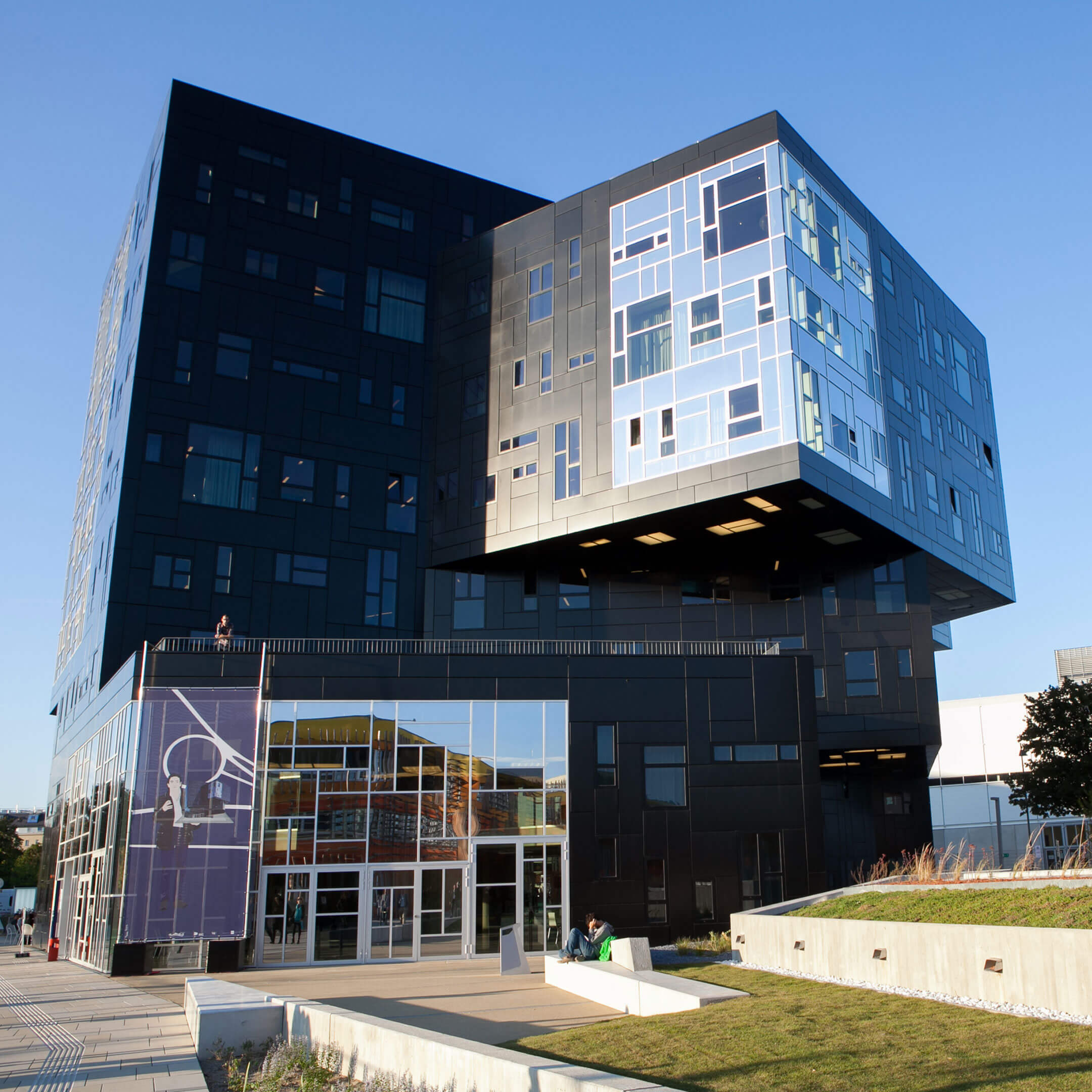 Vnější pohled na kampus Ekonomické univerzity ve Vídni