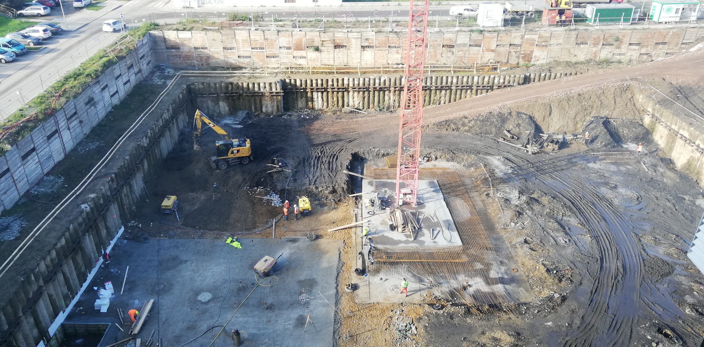 Staveniště s jeřábem DOCK IN FIVE v Praze