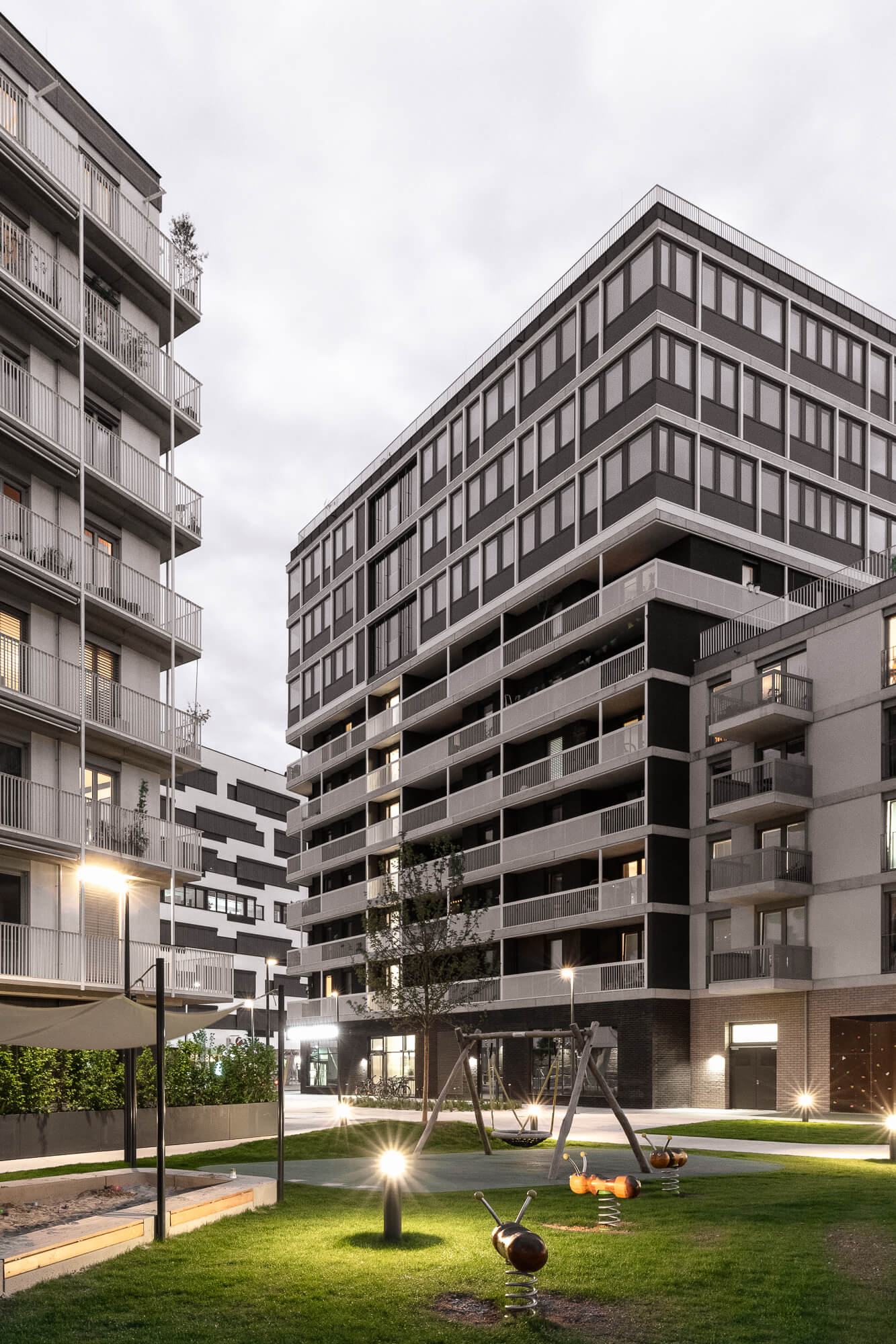 Bytová výstavba s dětským hřištěm ve Nordbahnhof ve Vídni
