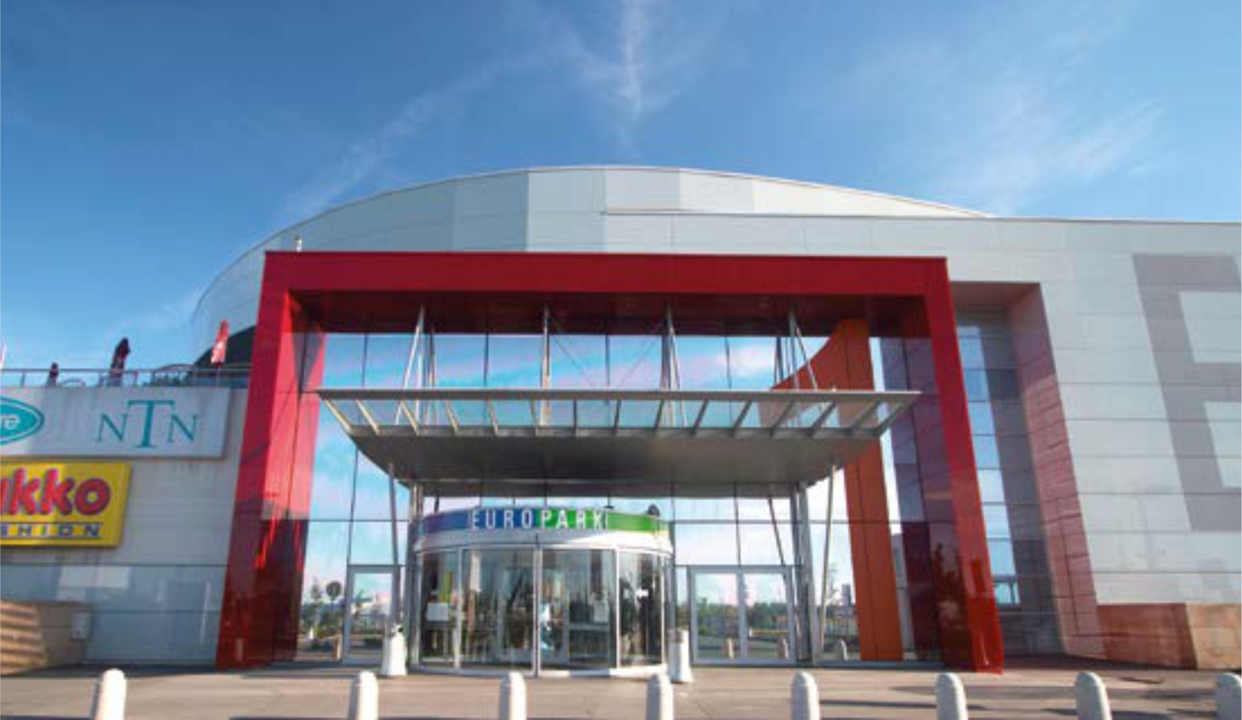 Hlavni vchod obchodního centra Europark v Praze