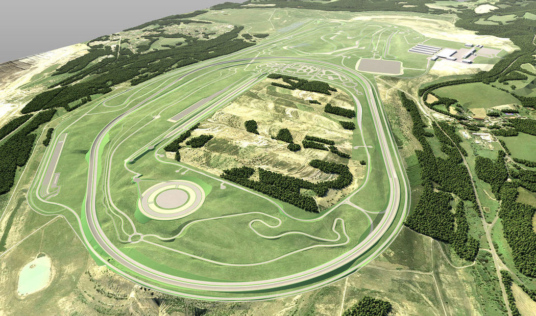 Pohled z výšky na testovací polygon BMW Group, Sokolov
