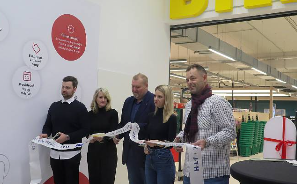 OC Smila Osovskeho_opening_DELTA Group_projekce