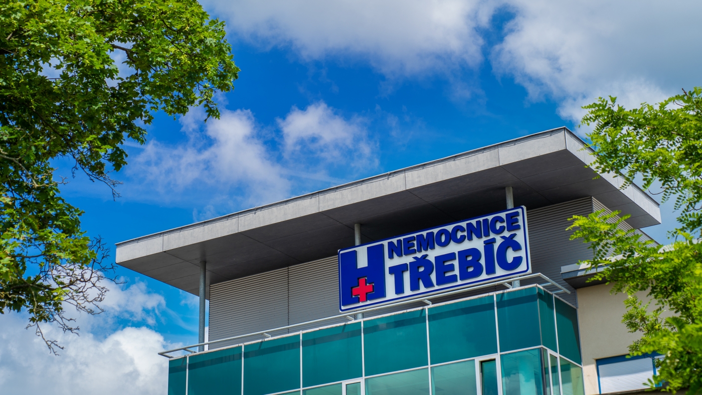 Nemocnice Třebíč_nápis_budova_titulka